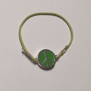 102 Green Stretch Band Bracelet with Silver and‎ Green Enamel Peace Sign